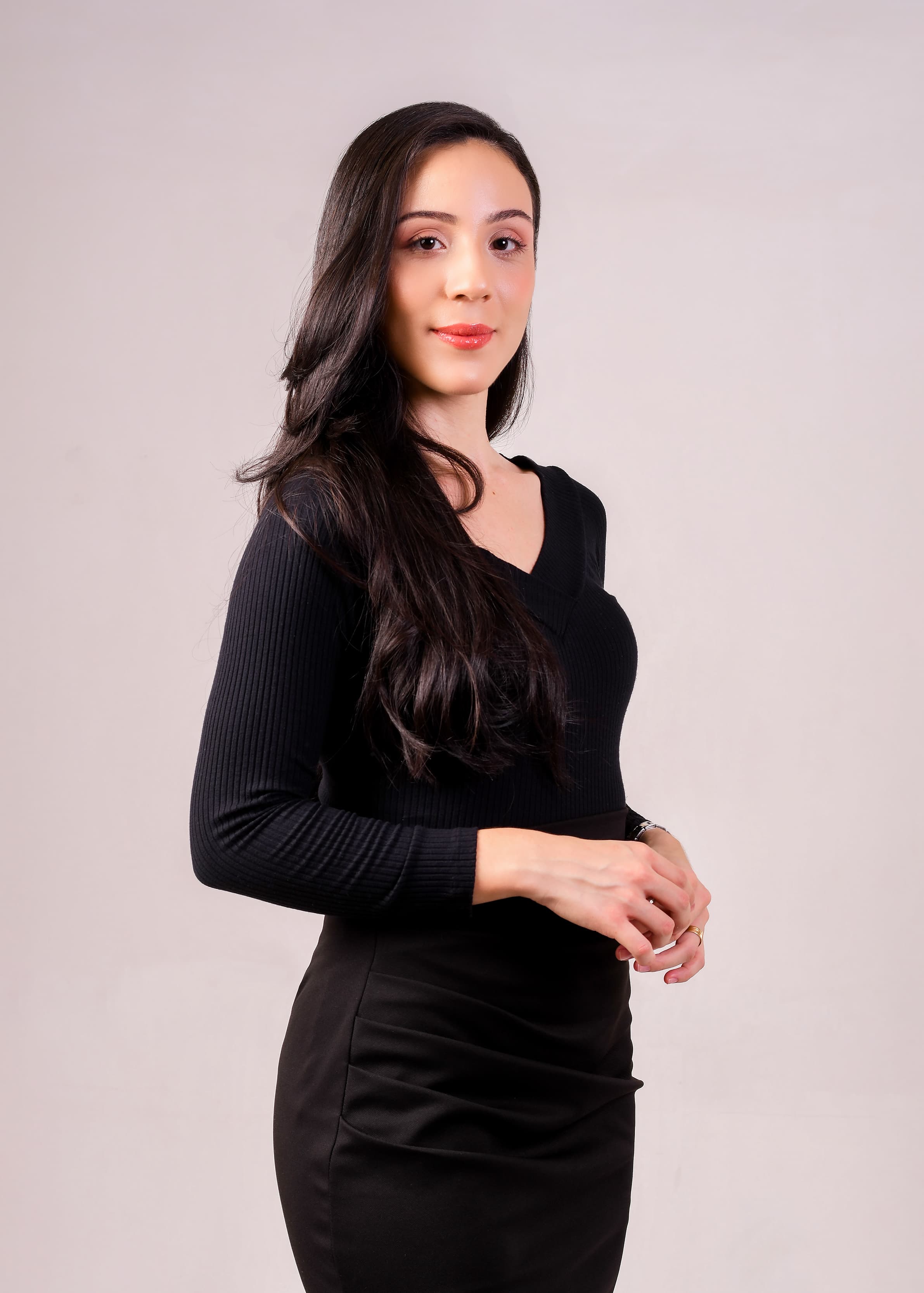 Dra. Isabele Gonçalves em sua clínica